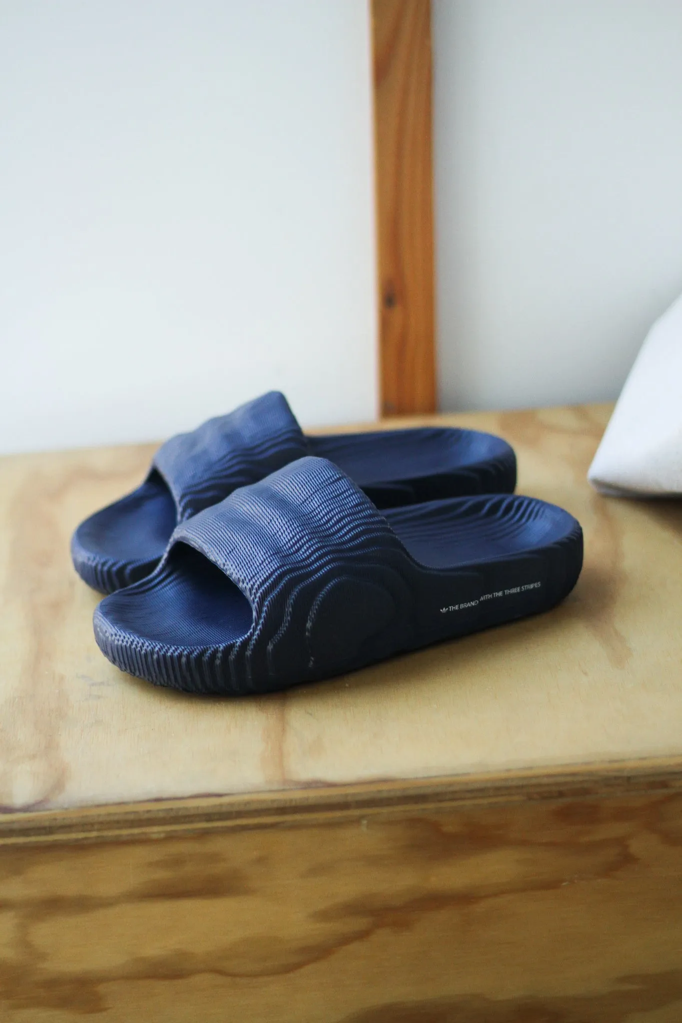 ADILETTE 22 "DARK BLUE"