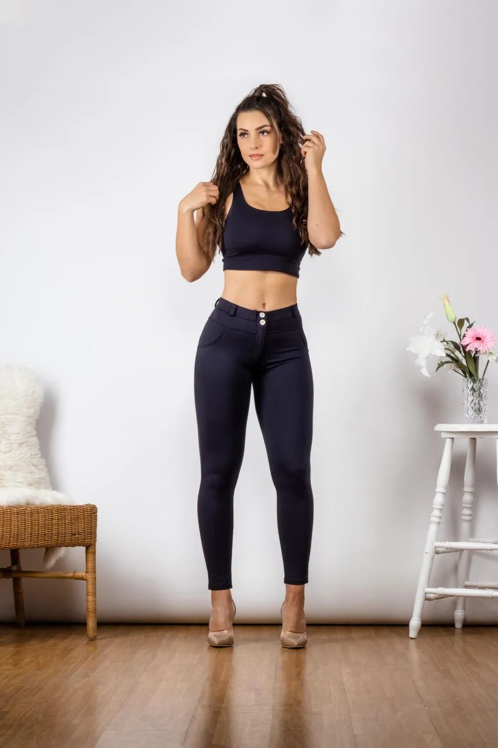 Full Size Contrast Detail Buttoned Leggings