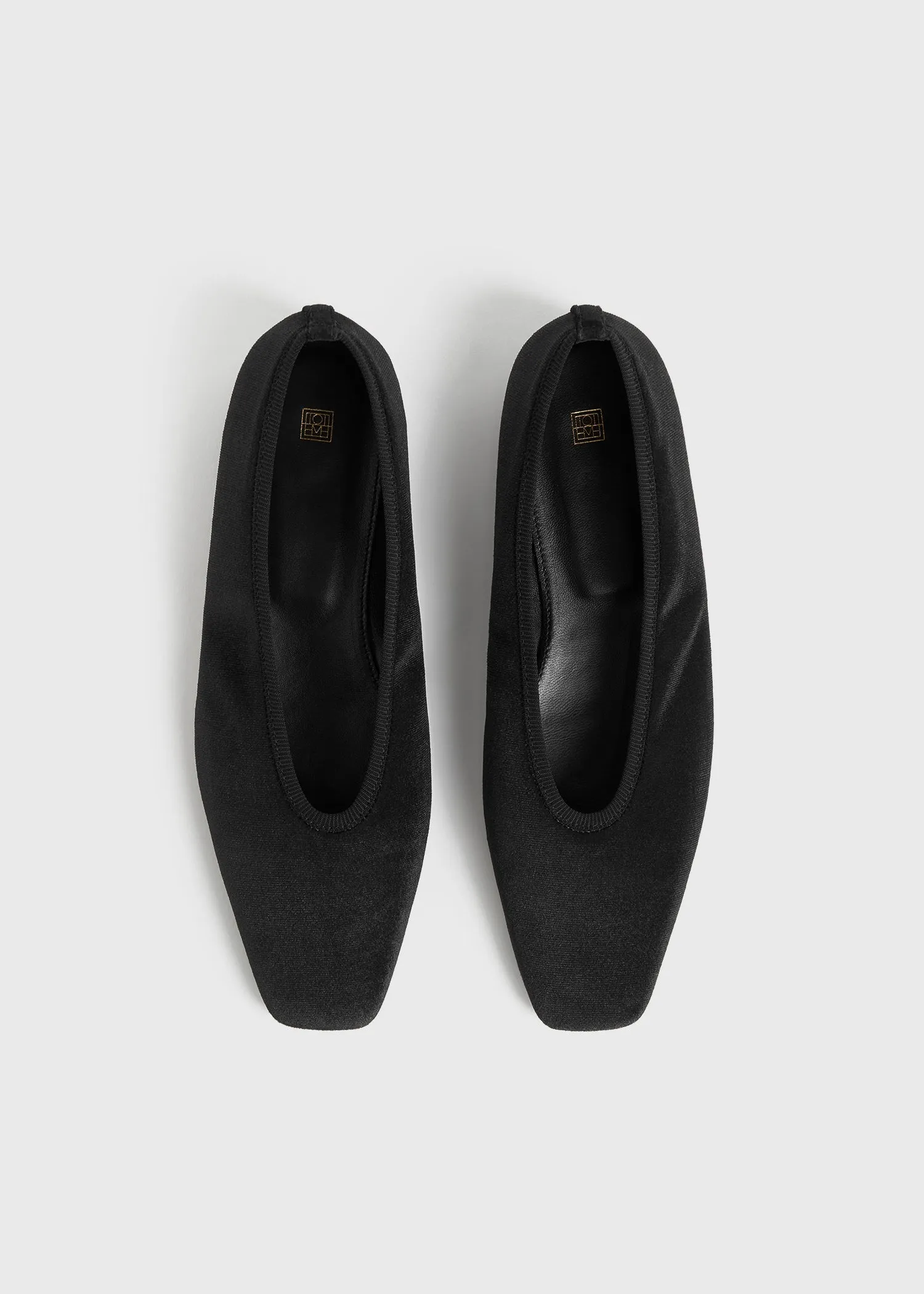 Minimalist velvet ballerinas black